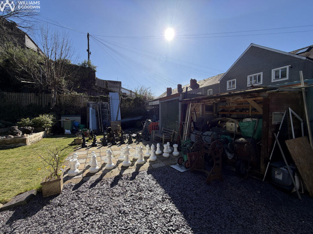 Studio flat on Penrhyn Terrace, Bethesda, Gwynedd, LL57, £125,000
