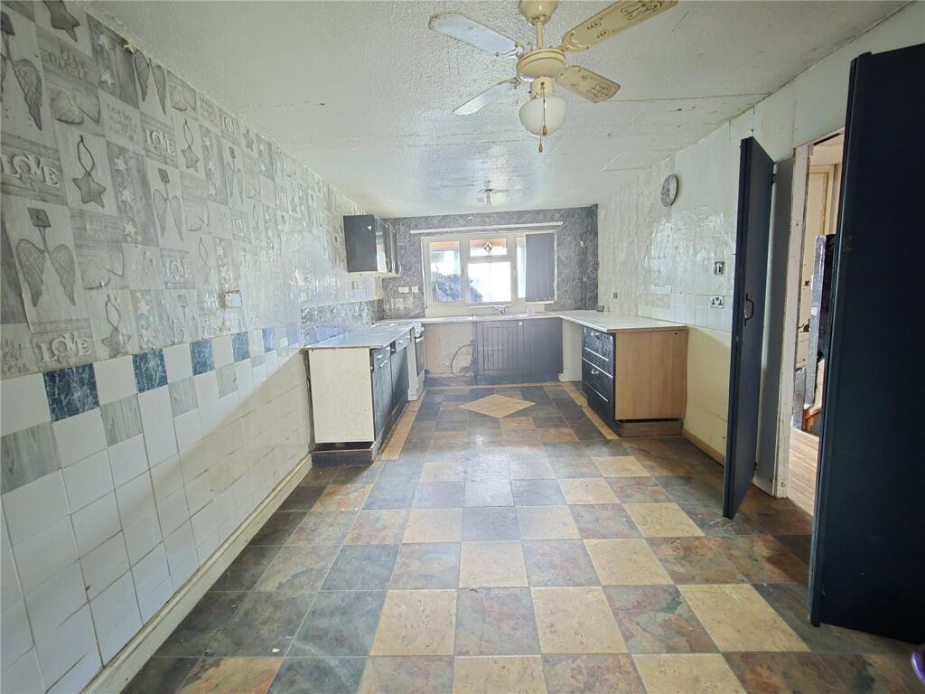House in Tamworth, Staffordshire - View 2
