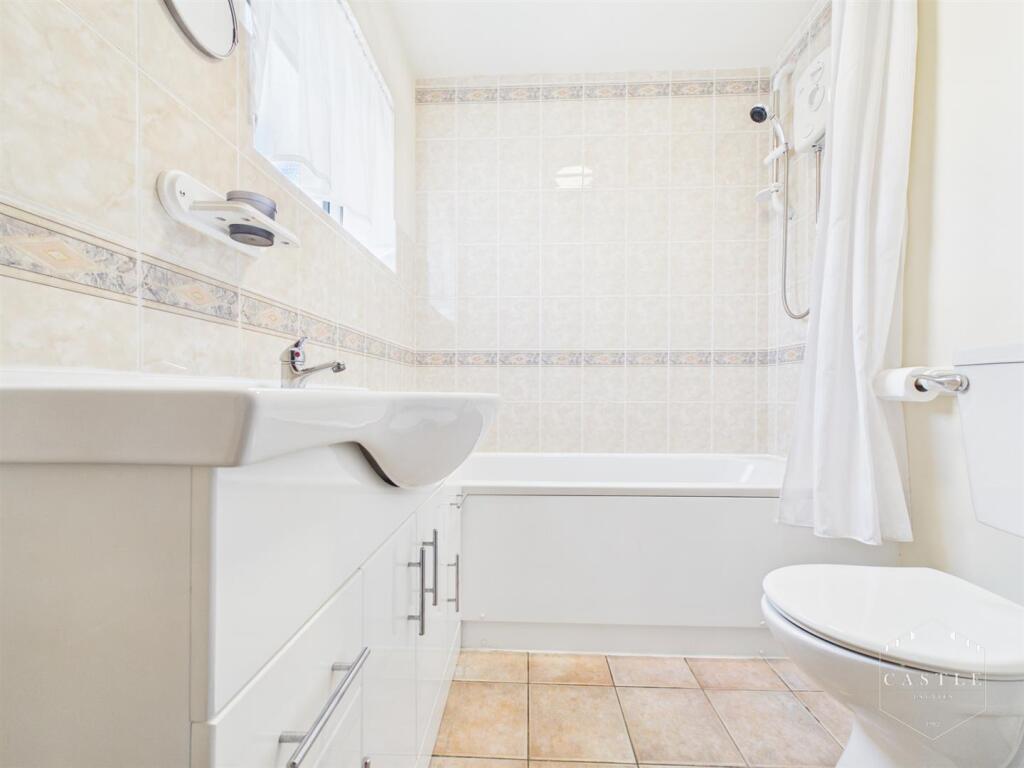 House in Hinckley and Bosworth, Lash Hill, Burbage - View 5