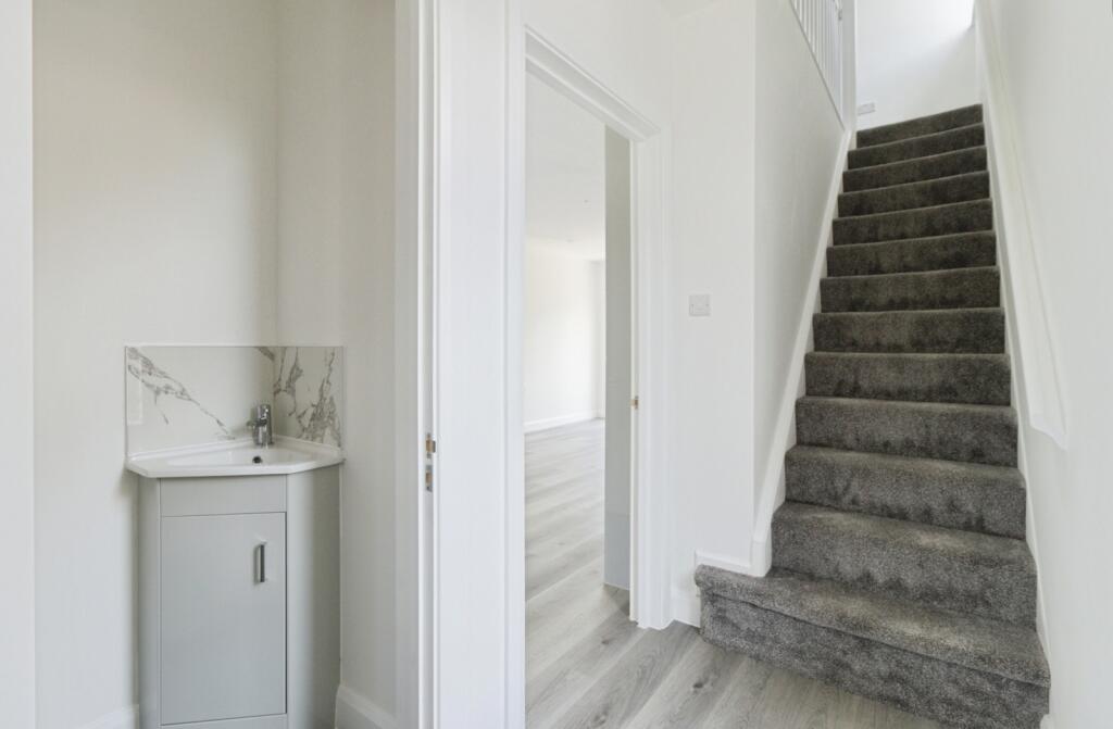 South Park Crescent, London, SE6 - More