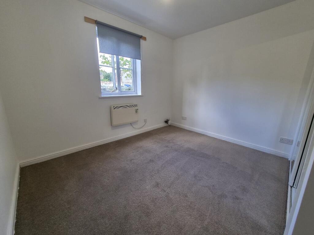 Apartment in Paisley, Renfrewshire - View 5