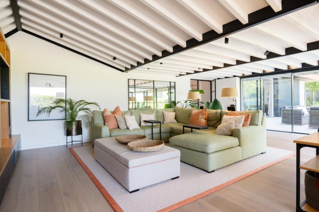 House in Hemel Hempstead - More