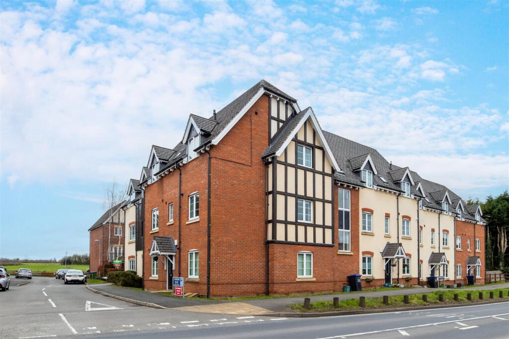 2-bed flat on Laneham Place, Kenilworth, £190,000