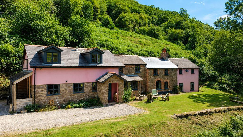 Main image of property: Bettws, Abergavenny