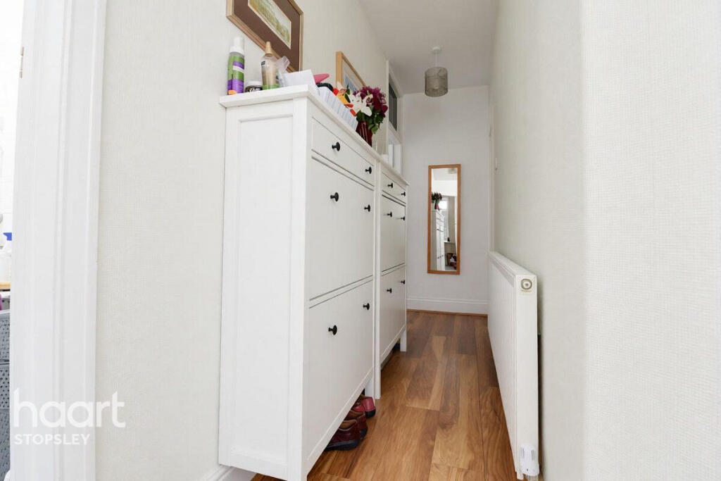House in Luton, Stopsley - View 4