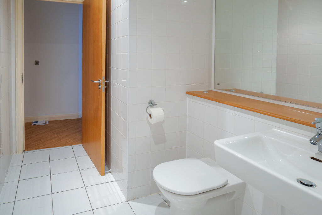 Apartment in Salford, Greater Manchester - View 5