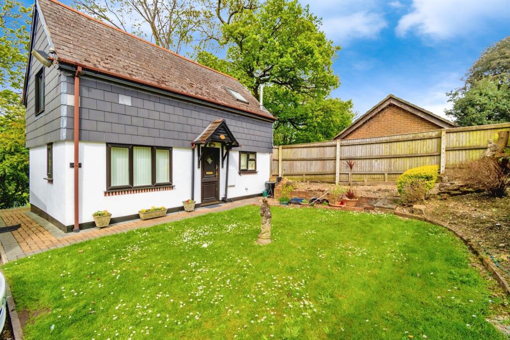 2-bed house on Paynes Road, Southampton, £100,000