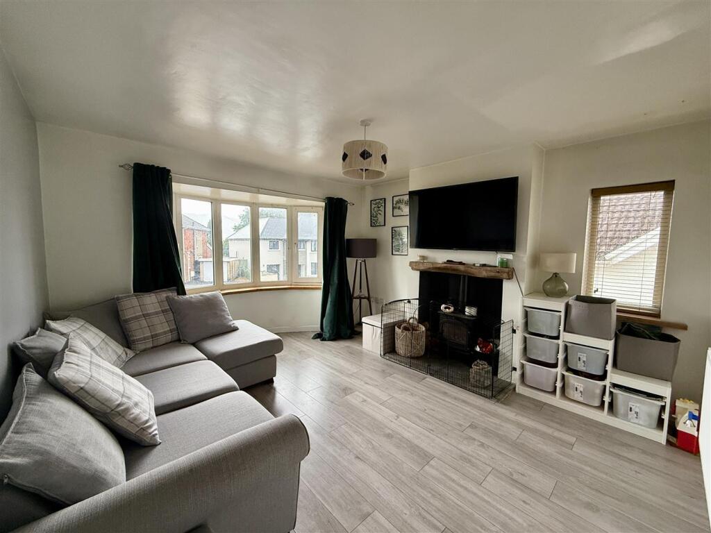 Rheidol Close, Cwmbach, Aberdare photo 5