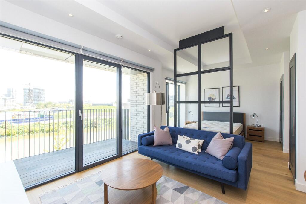 Main image of property: Botanic Square, London, E14