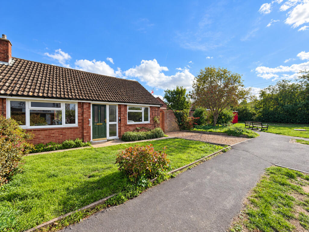 2-bed bungalow on Miller Way, Huntingdon, PE28, £300,000