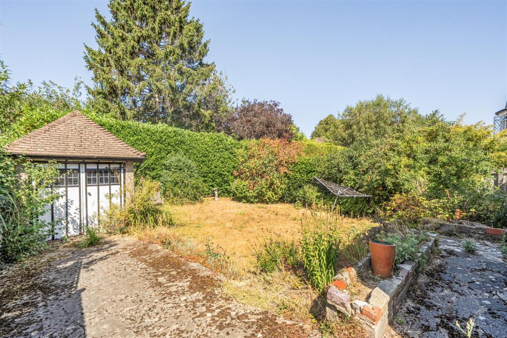 House in Croydon - View 3