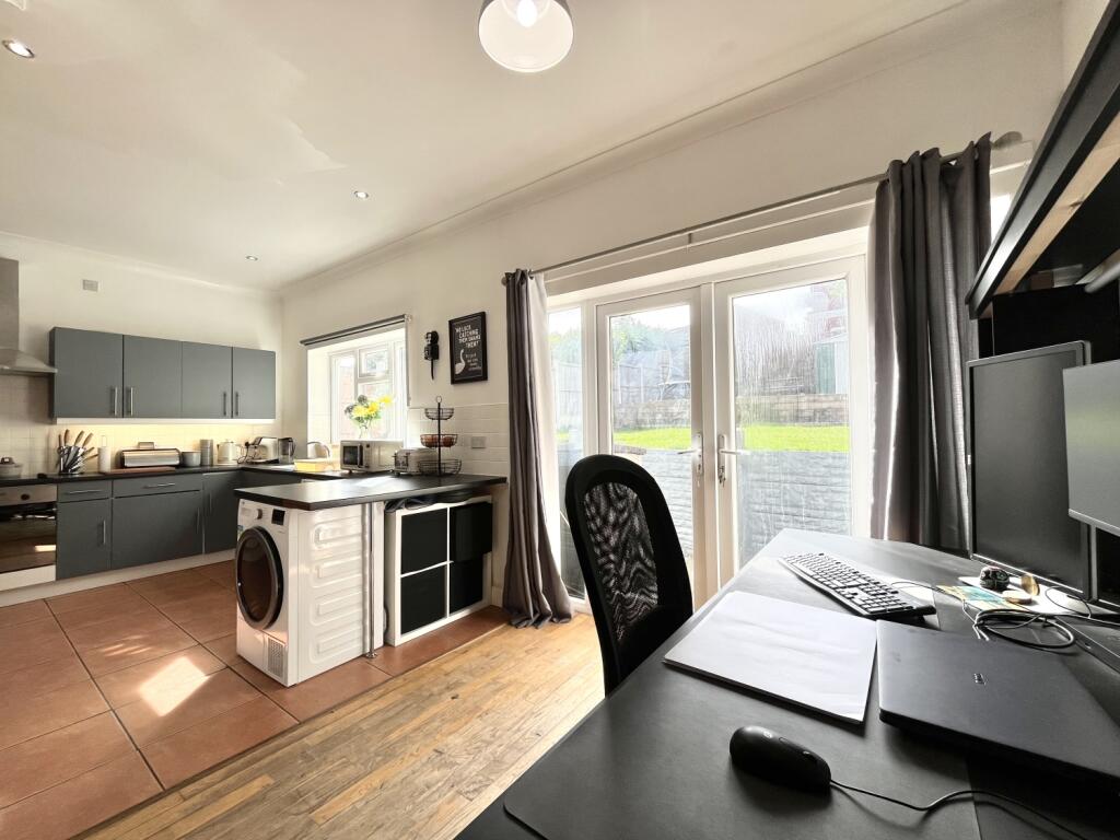 House in Wolverhampton, Claregate, Stockwell End - View 4