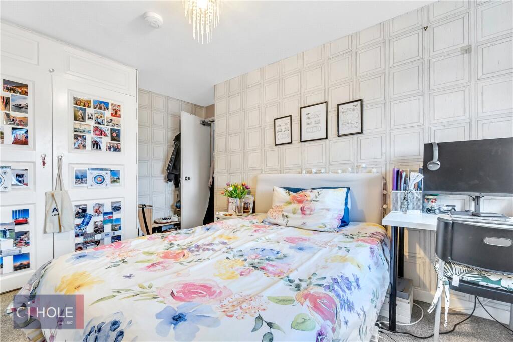 5 bedroom semi-detached house for rent
