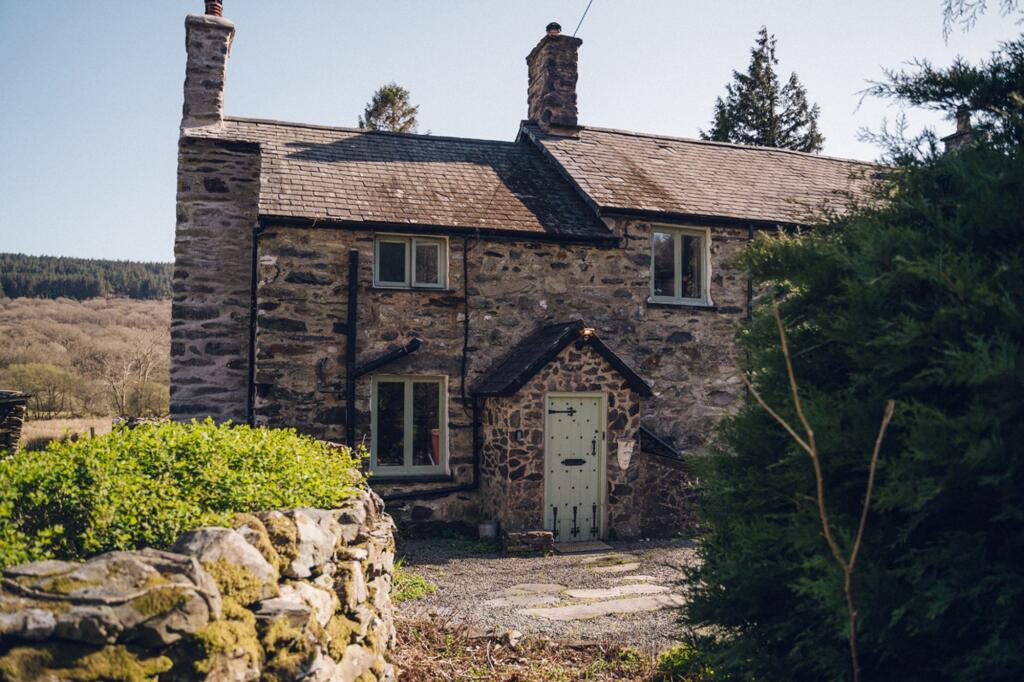 Main image of property: Dolwyddelan, LL25