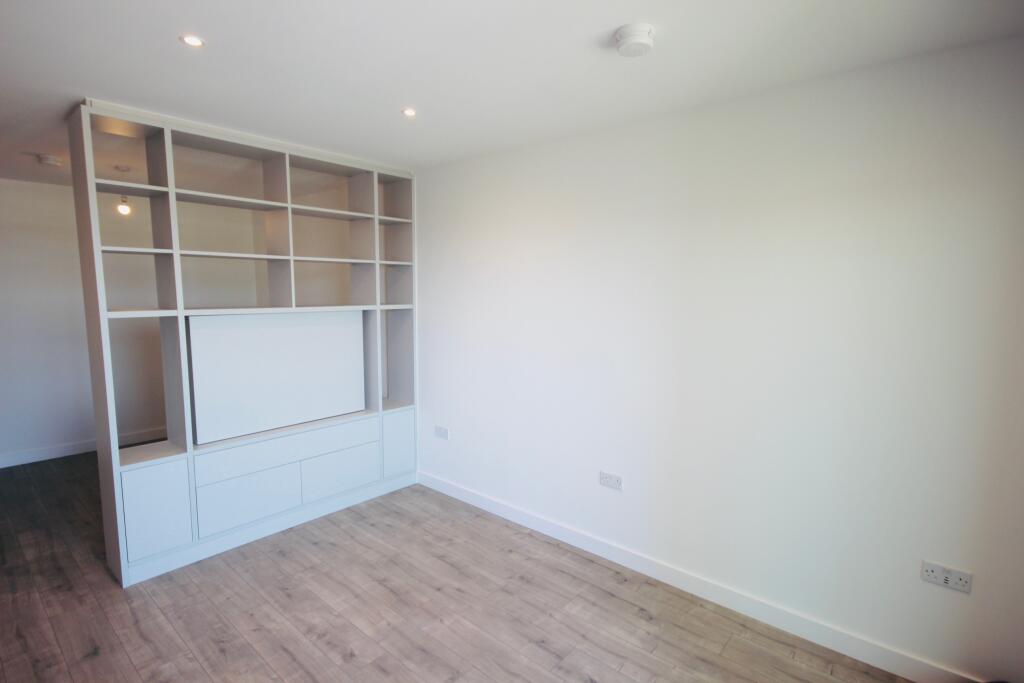 Apartment in Watford - More