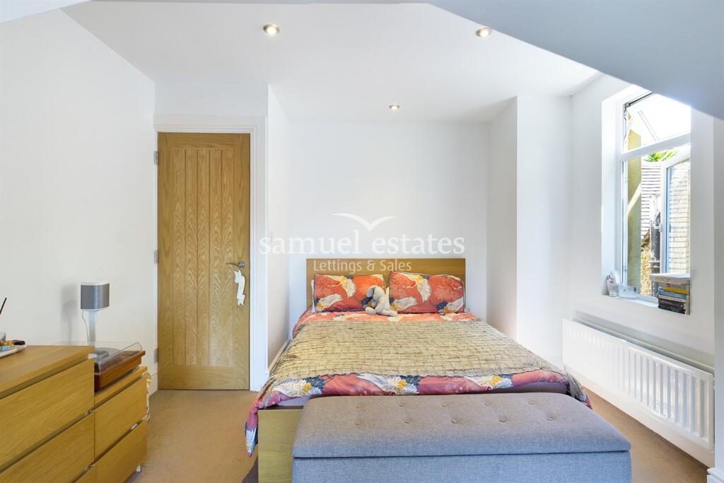 Apartment in London - More