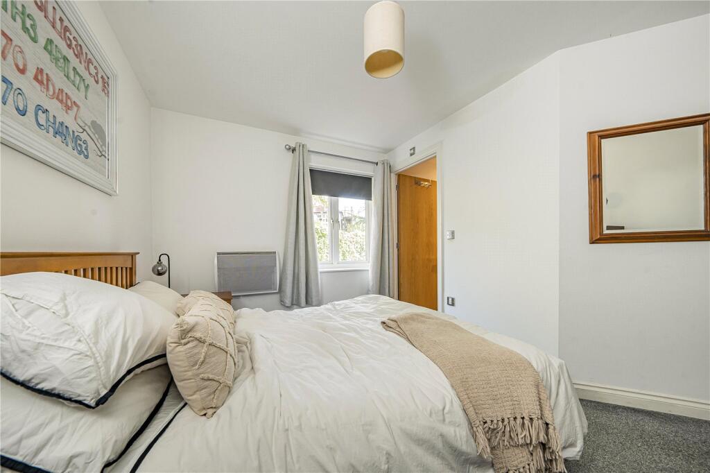 Apartment in Twickenham - View 5