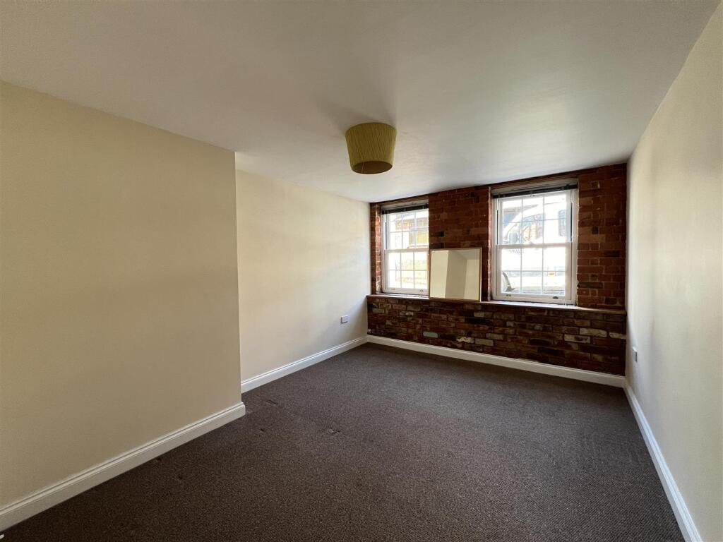 Apartment in Earls Barton - View 4