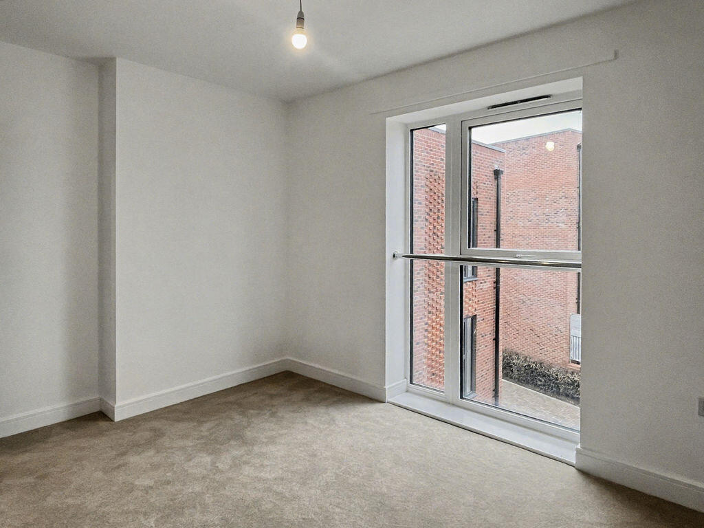 Apartment in Slough - View 5