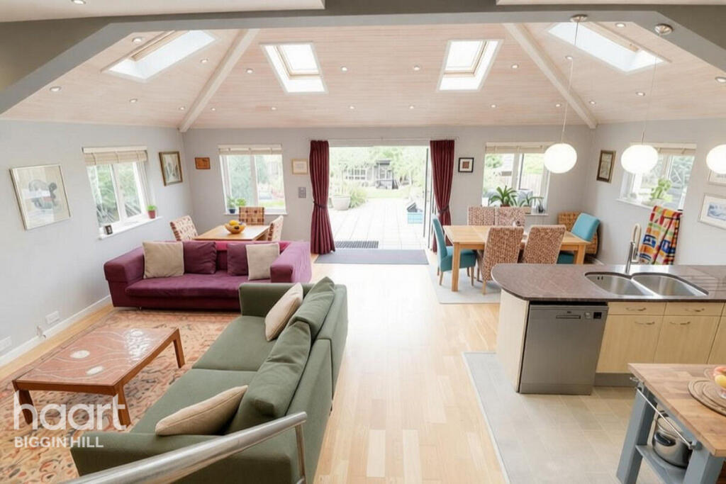House in London, Hazelwood - More