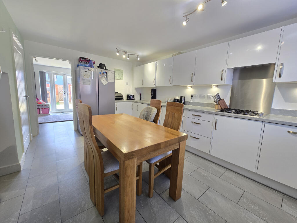House in Barry - View 2
