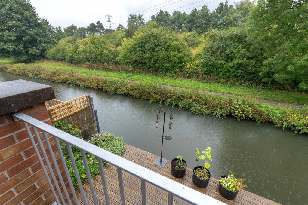 Apartment in Stoke-on-Trent - View 4