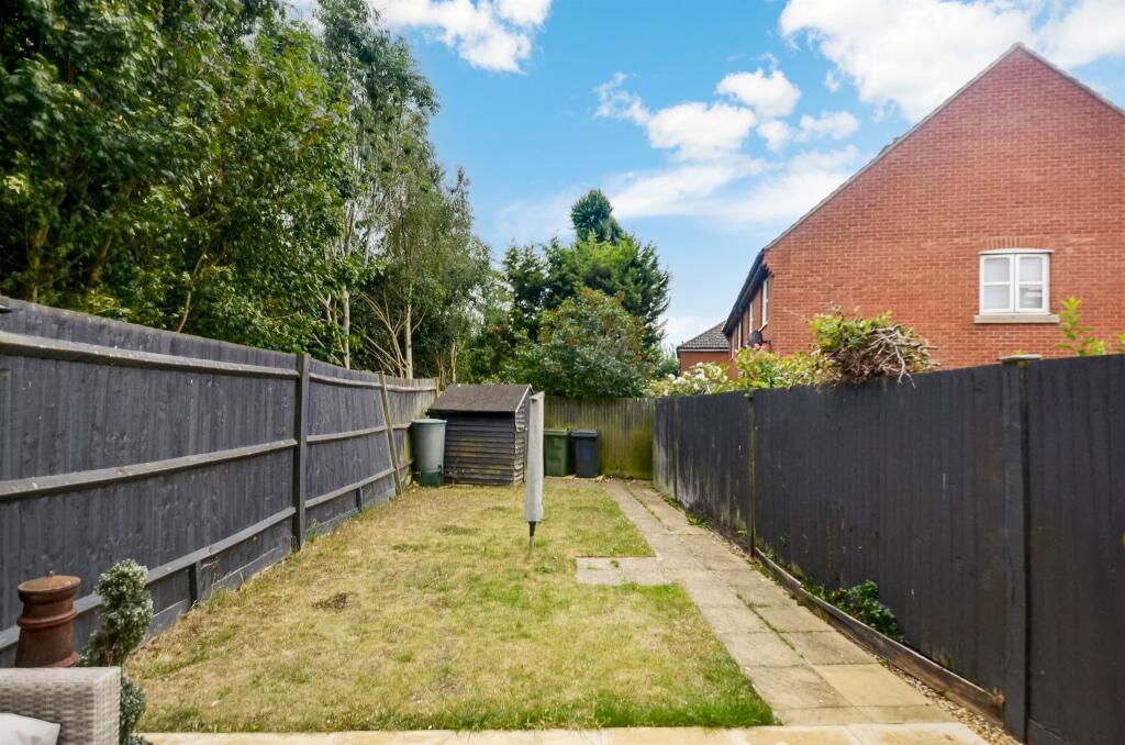Meadow Walk, Henlow photo 2