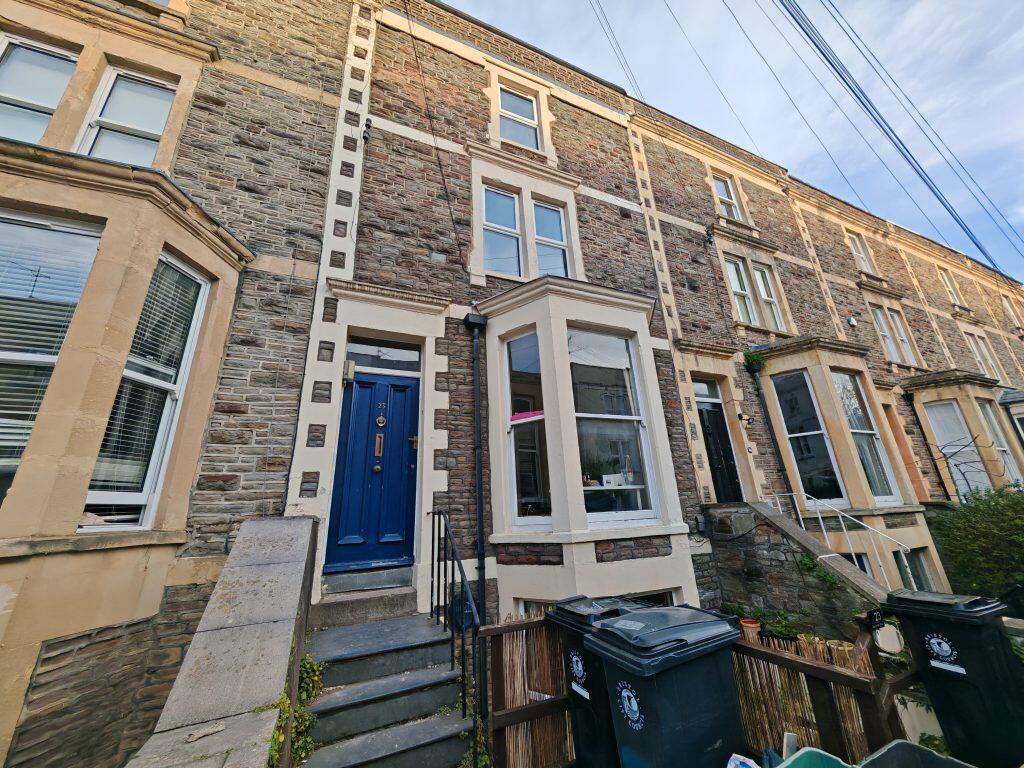 Main image of property: Roslyn Road Ref 354