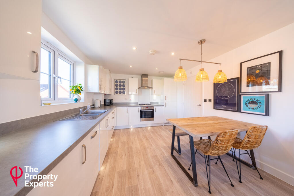Elm Drive, Woodley, RG5 photo 4