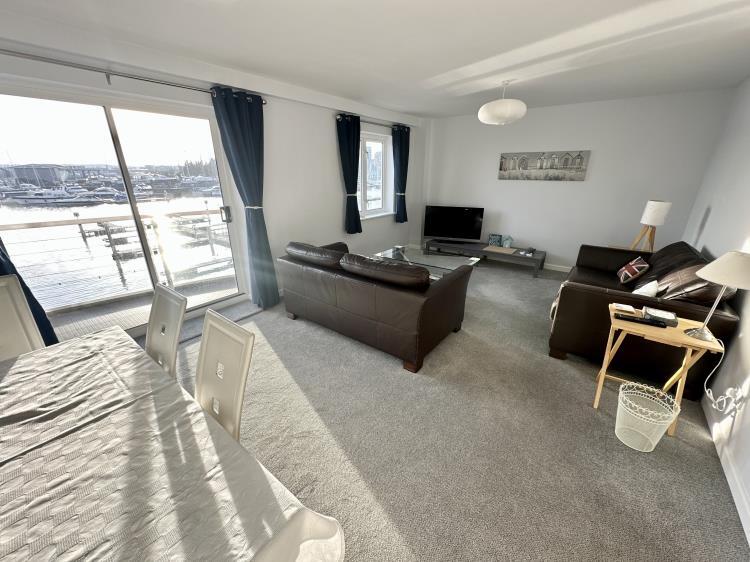 Apartment in Ipswich, Stoke - More