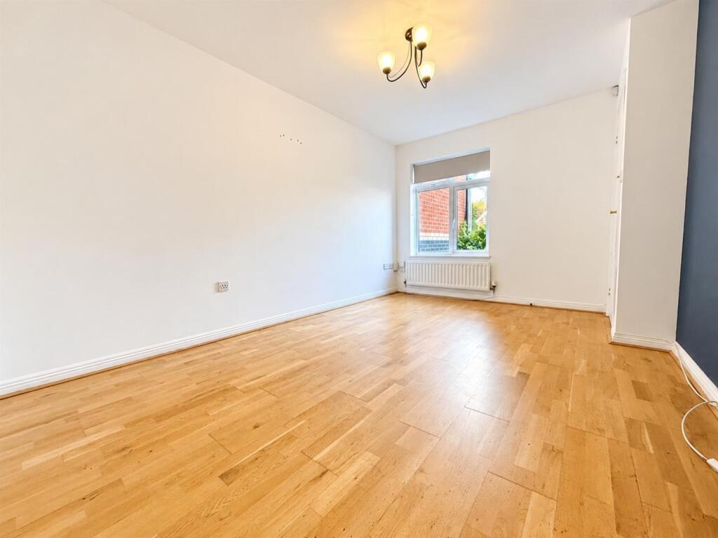 Quob Farm Close, West End, Southampton photo 3