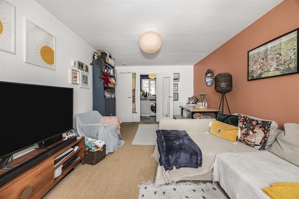 Apartment in London - More