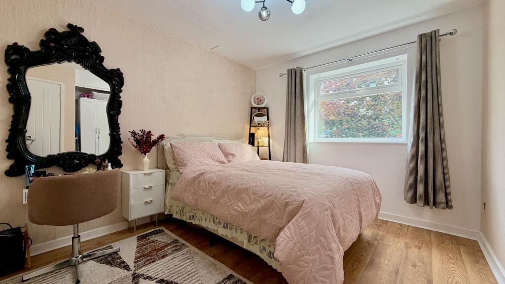 Apartment in Llandudno - More