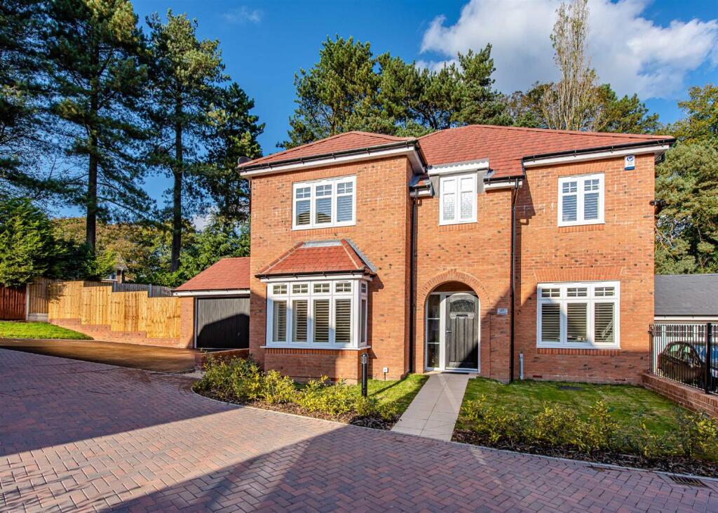 5-bed detached on Peartree Drive, Wombourne, Wolverhampton, £715,000