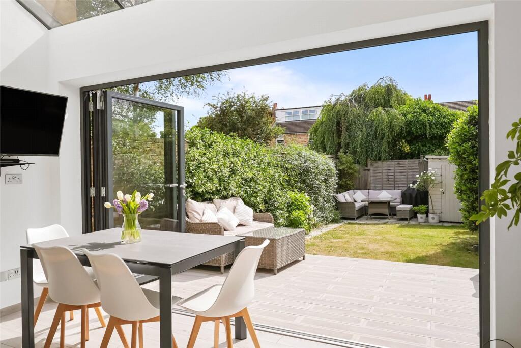 House in Twickenham - More