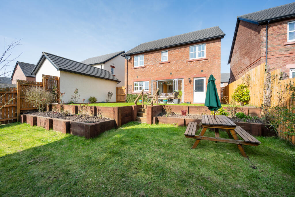 House in Carlisle, Whiteclosegate, Kingstown - More