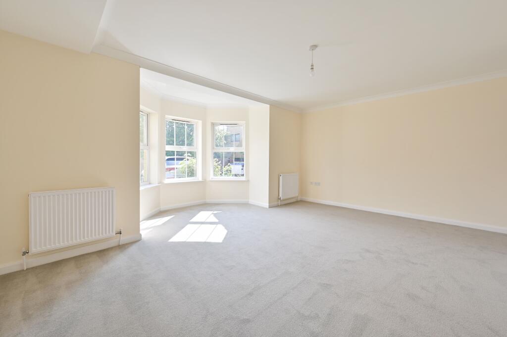 2-bed flat on Chatsworth Mews, Watford, Hertfordshire, WD24, £270,000