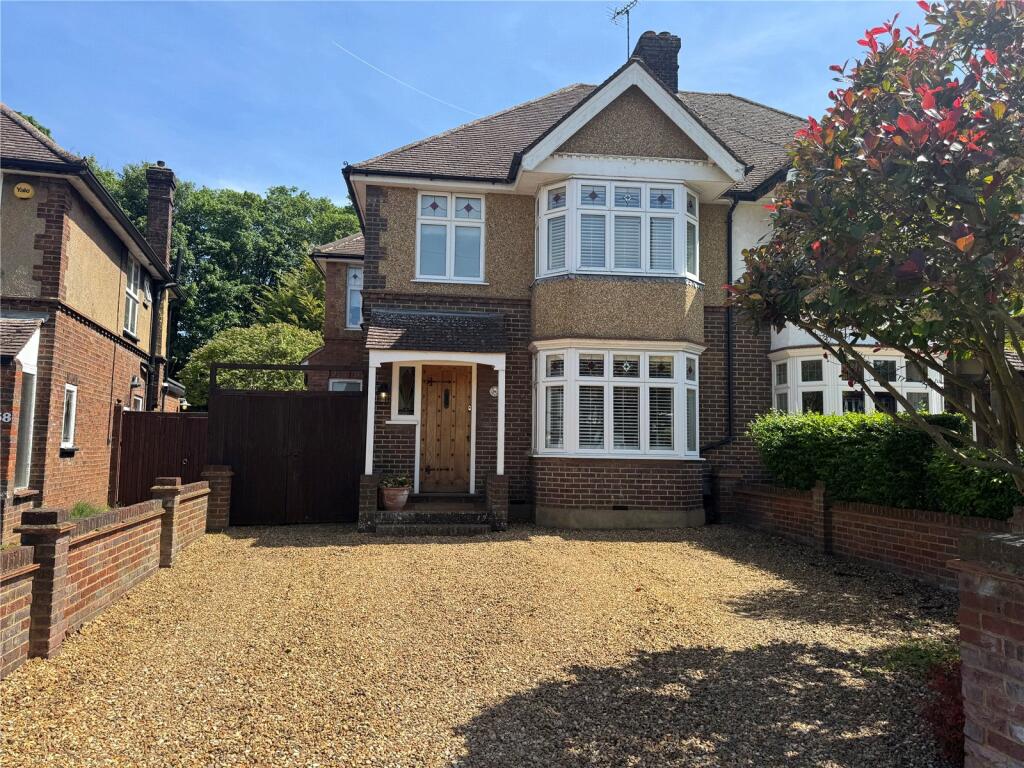 Main image of property: Kingsway, Dunstable, Bedfordshire, LU5