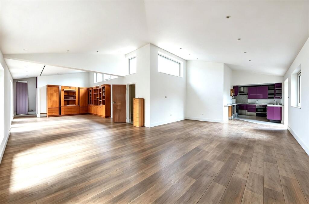 House in London, Hadley Wood - View 3