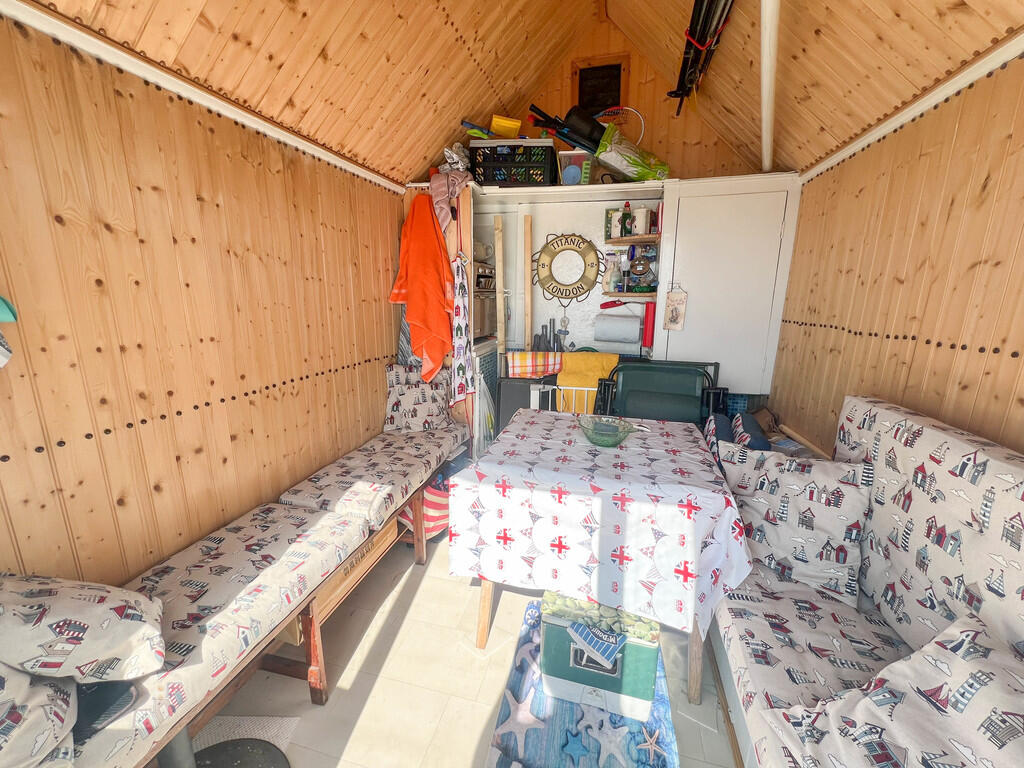 Beach Hut 926, Brackenbury Cliffs photo 5