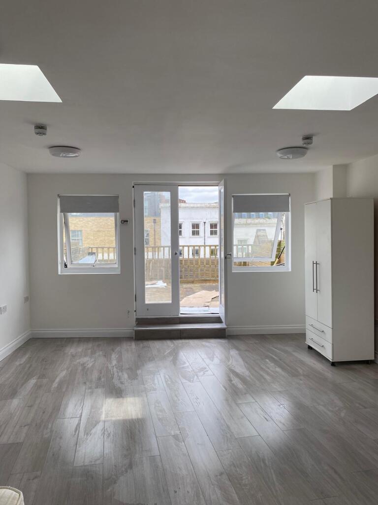 Studio flat for rent