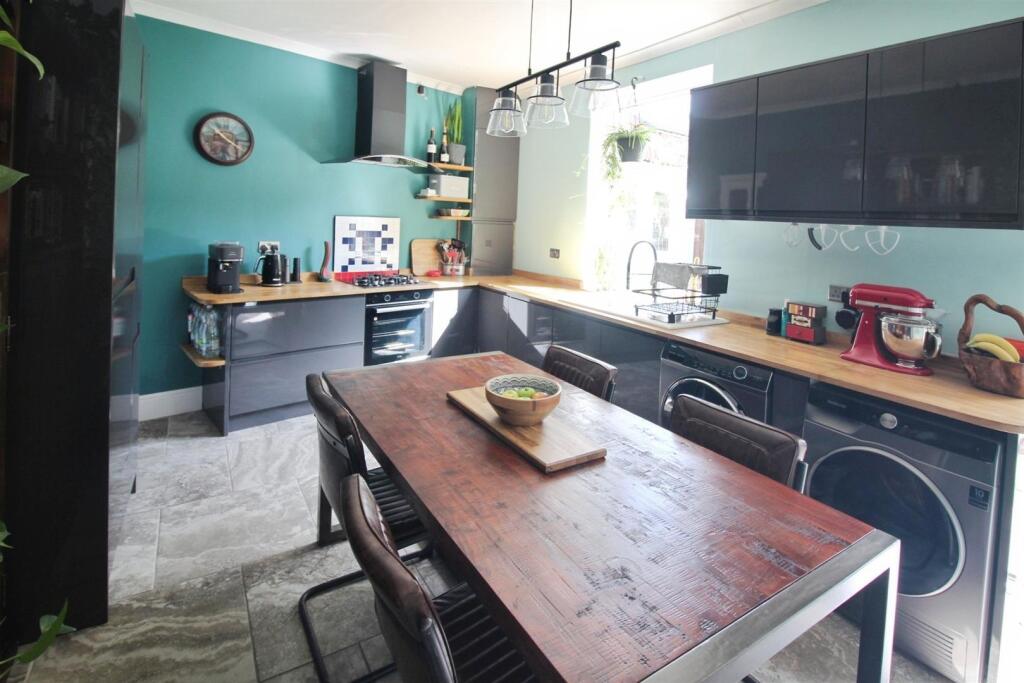 House in Leeds, Rothwell Haigh, Rothwell - View 4