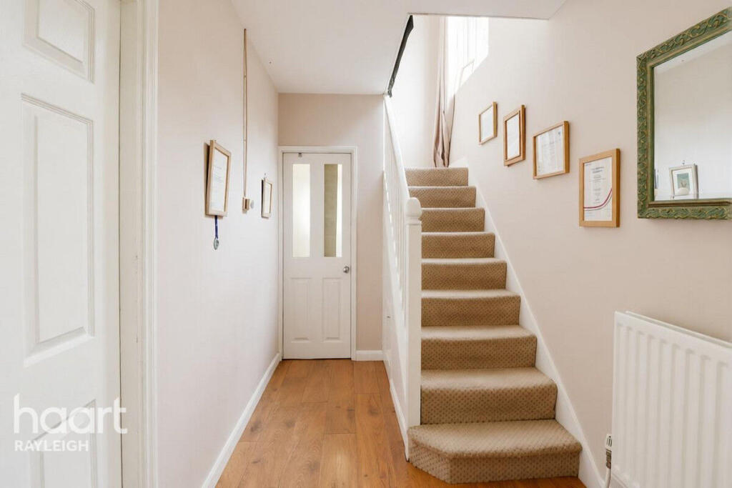 House in Southend-on-Sea, Eastwood - More