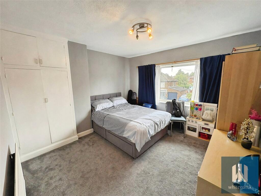 House in Kirklees, Knowl, Mirfield - View 5