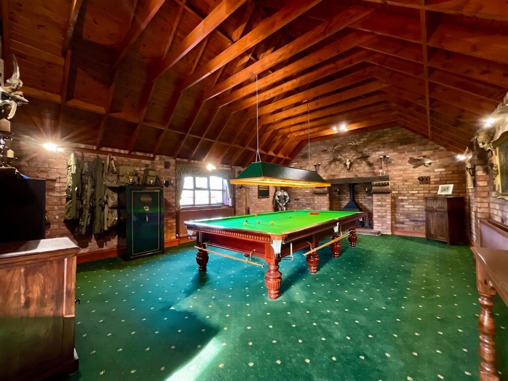 House in Stoke-on-Trent - More