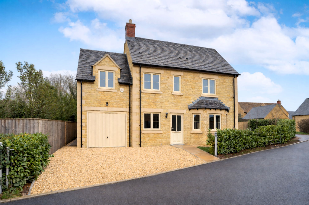Main image of property: 1a Davis Close, Stonesfield, OX29 8GE