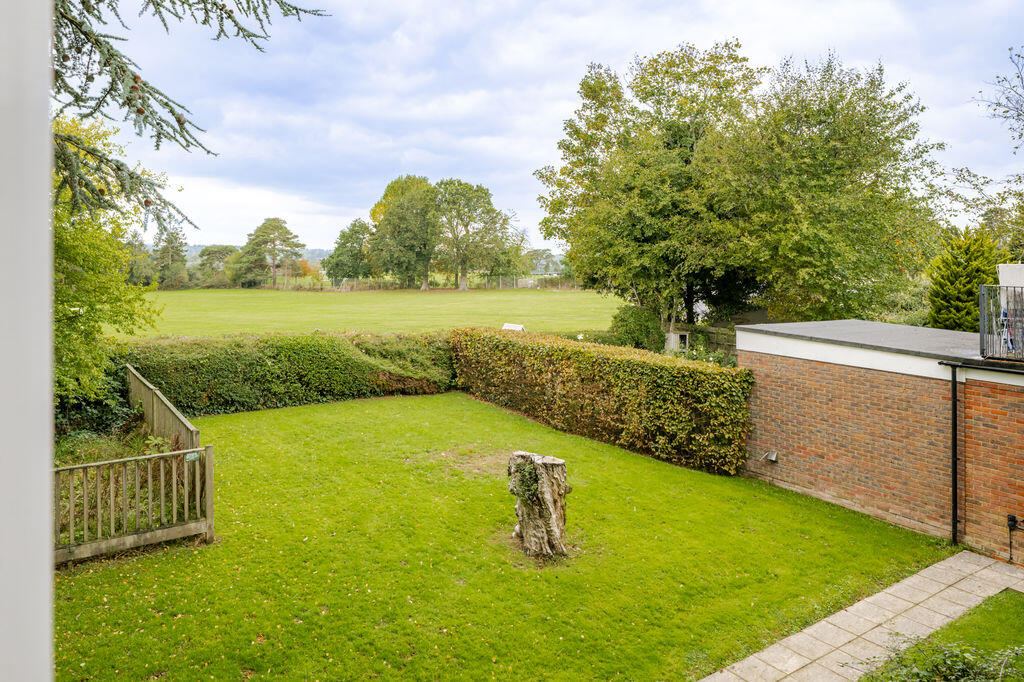Apartment in Tonbridge - View 2