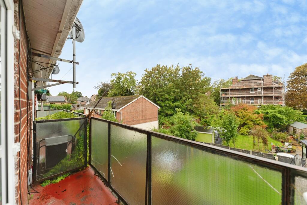 Apartment in Wirral, Liverpool City Region - View 5