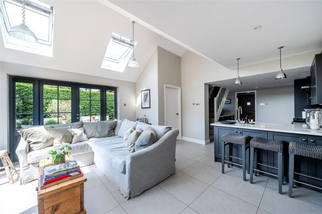 House in Guildford, Send - View 5