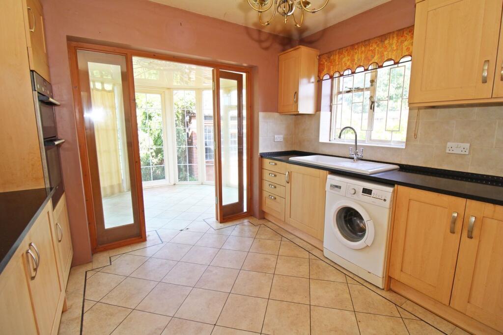 House in Bromley - View 5